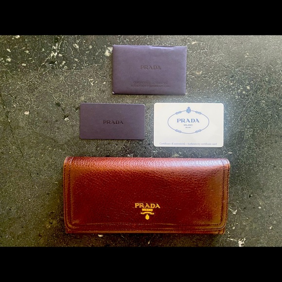 PRADA - Picture 7 of 16